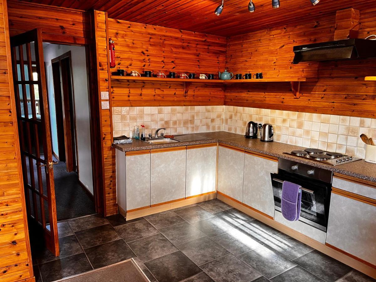 Snowgoose Apartments & Bunkhouse Форт-Уильям Экстерьер фото